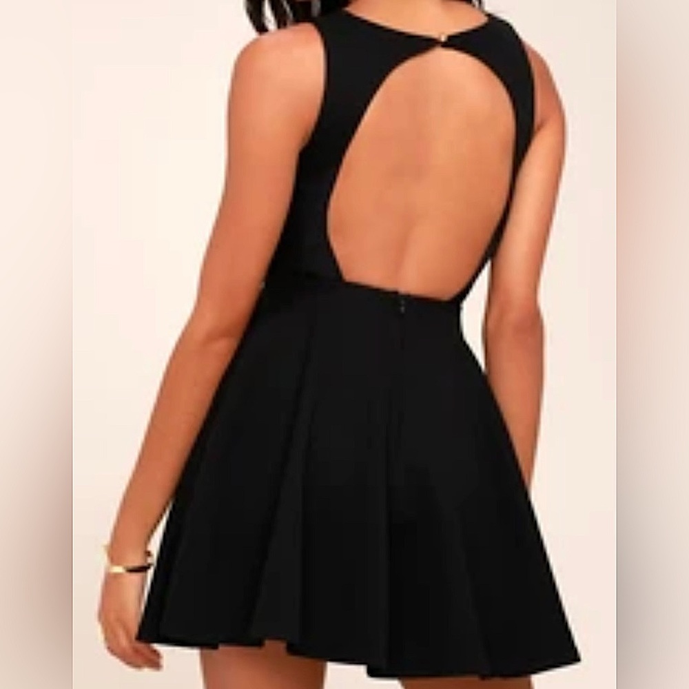 Lulu’s black dress